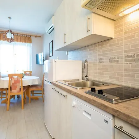 Πανσιόν Dinka Vantacici 3*