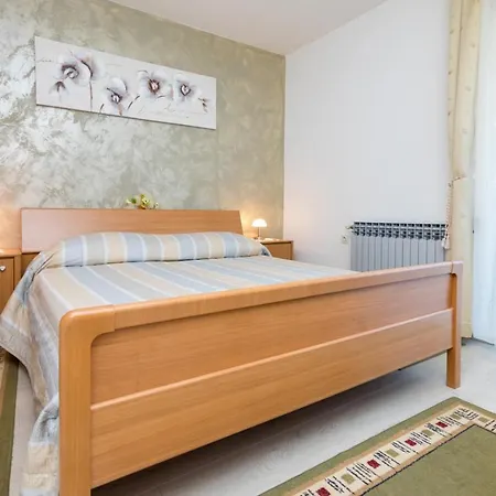 Dinka Vantacici Πανσιόν 3*