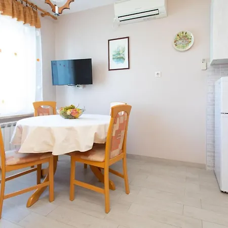 Dinka Vantacici Πανσιόν 3*