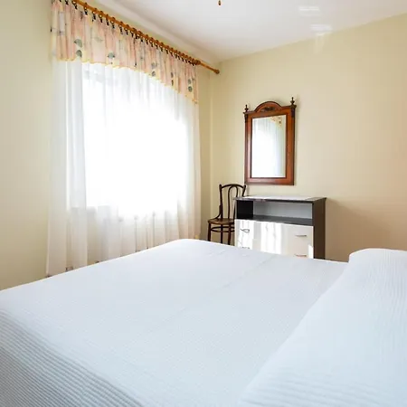 Πανσιόν Dinka Vantacici 3*